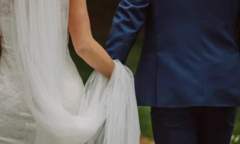 فتاة في العشرين وانا عمري شارف الخمسون