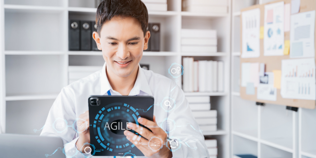 أخصائي دعم تكنولوجيا المعلومات: وظيفته بالضبط ودوره في عالم التقنية