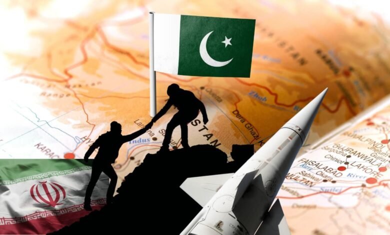 هل ستقف باكستان مع إيران بعد الهجمات الإسرائيلية؟ تحليل واقعي لموقف معقد